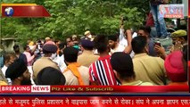 SITAPUR NEWS :-//राष्ट्रीय किसान मजदूर संगठन ने सीतापुर लखनऊ मार्ग पर किया विरोध प्रदर्शन//