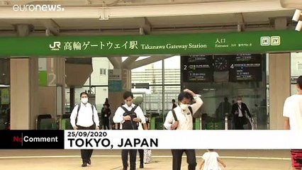 شاهد: لمكافحة كورونا.. روبوتات لمساعدة المسافرين في محطة قطار في طوكيو