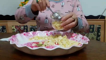 Garlic pickled with honey/ Ail meriné au miel/Tỏi ngâm mật ong ngăn ngừa covid