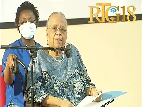 Inivèsite Kiskeya òganize yon seremoni pou rann omaj ak batonye lòd avoka pòtoprens yo Mèt Dorval.