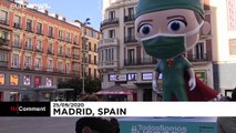 ویدئو؛ دعوت عروسک غول‌پیکر به کمک نقدی برای کارکنان بخش درمان اسپانیا