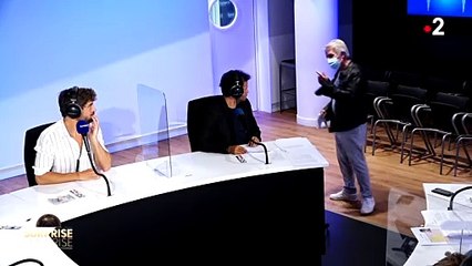 "Surprise sur prise" : Anne Roumanoff piégée par une fausse sextape