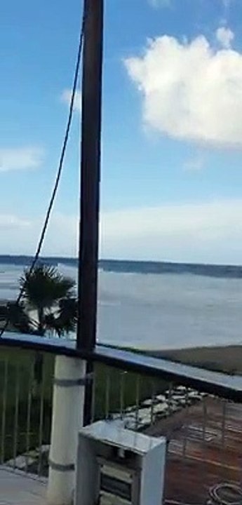 Devastante mareggiata in Calabria, le onde cancellano la spiaggia a Palmi