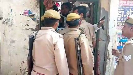 पुलिस ने कांग्रेसी कार्यकर्ताओं को किया नजरबंद