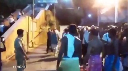 டோலி தூக்குபவர்களின் காலில் விழுந்து வணங்கிய எஸ்பிபி - வீடியோ