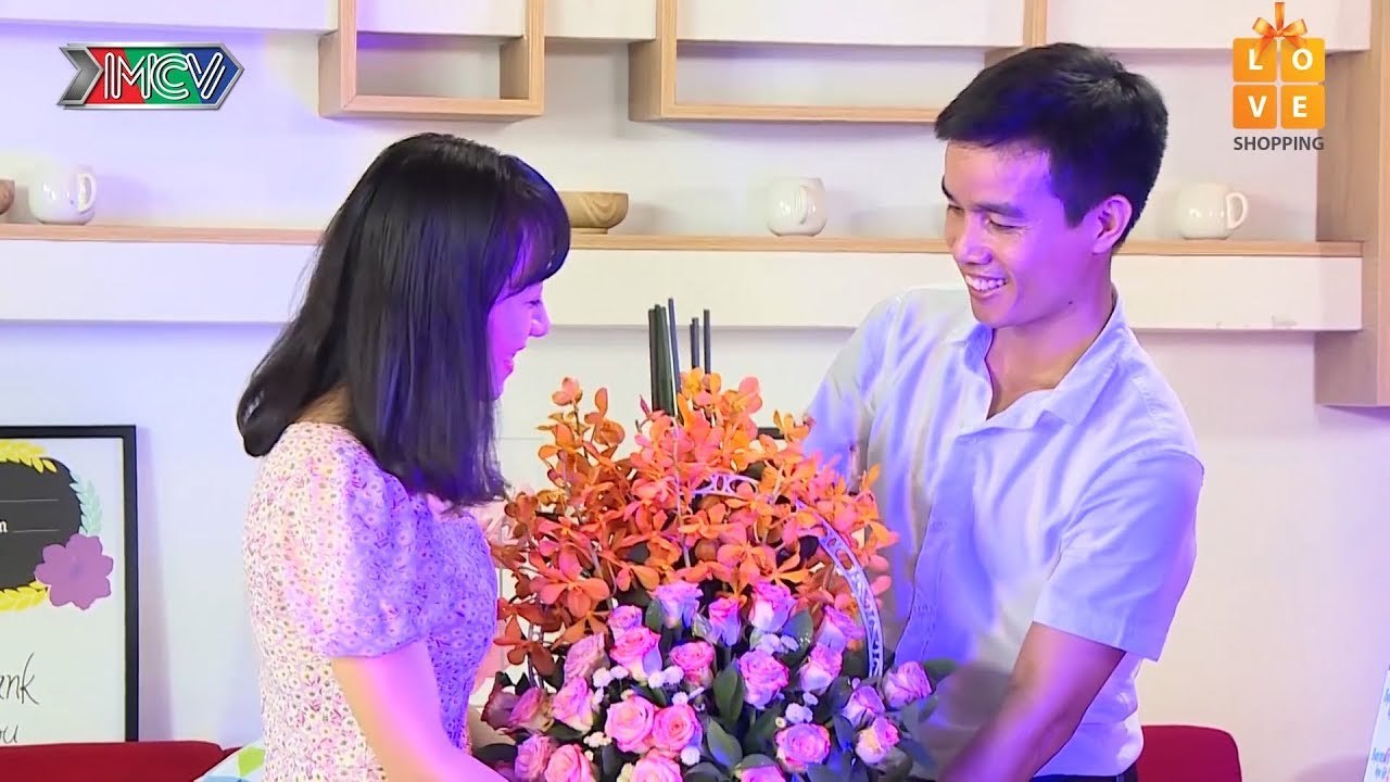 Cô giáo đại học THẸN THÙNG trước NỤ HÔN của anh chàng THÍCH LÁI MÁY BAY - HAT