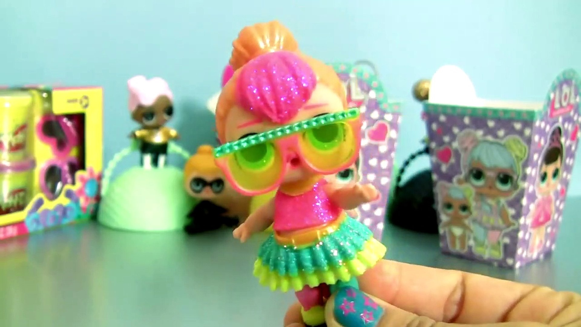 Abrindo Bonecas LOL Surpresa Mix Up Heads - Play Doh LOL Lil Outrageous  Littles - video Dailymotion