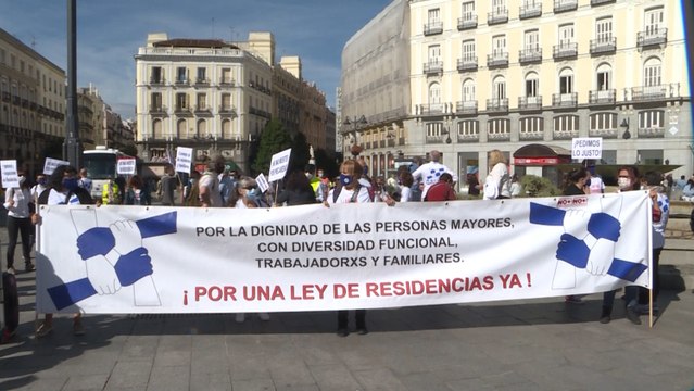 Marea de Residencias recorre Madrid para pedir una ley de residencias estatal