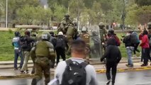 La Policía chilena reprime una manifestación de sanitarios en Santiago