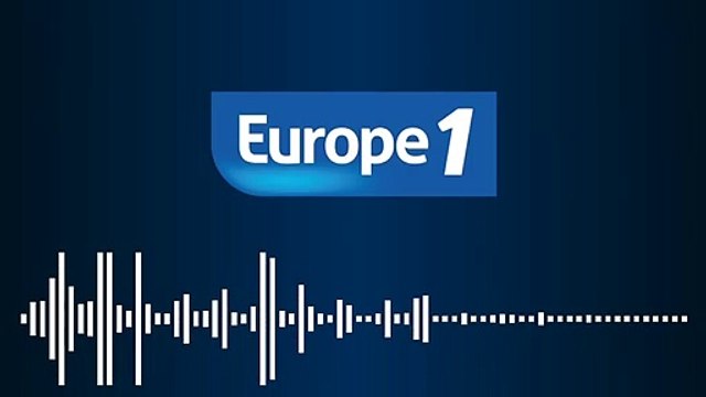 Dans les Alpes, des chutes de neige inédites permettent de skier au milieu des champs