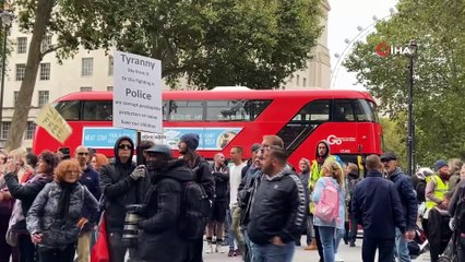 - Londra’da Covid-19 önlemleri protesto edildi