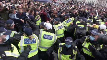 Violent scenes in Trafalgar Square as anti-lockdown protesters clash with police (LONG EDIT)