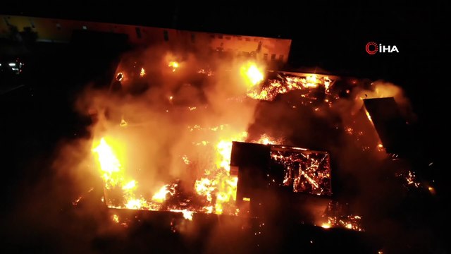 Gebze’de palet fabrikasının depolama alanı alevlere teslim oldu