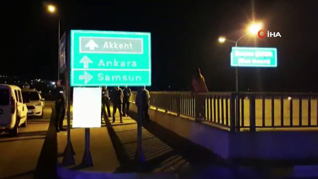 İntihara kalkışan genç kadını, polis ikna etmek için dakikalarca uğraştı