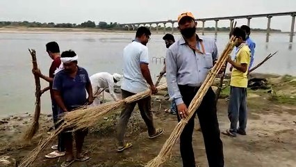 पौधारोपण के उपरांत अंत्येष्टि स्थलों पर चला 107 वें चरण का सफाई अभियान