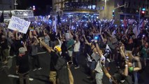 Miles de personas protestan en las calles de Israel contra Netanyahu