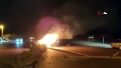 Aydınlatma direğine çarpan otomobil alev alev yandı