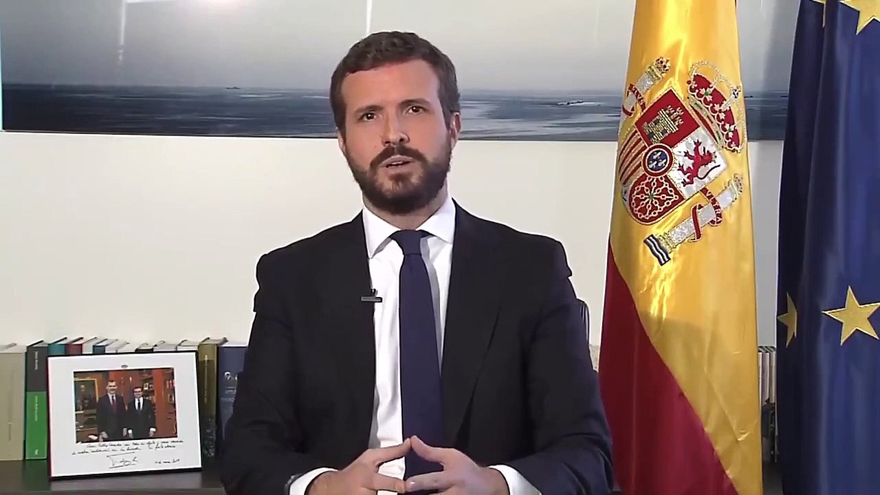Casado pide la dimisión de Garzón y defiende a Felipe VI: "Sin ira y sin miedo: viva el Rey y viva España"