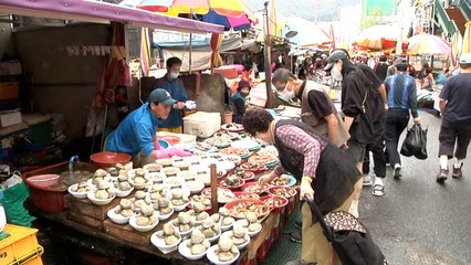 "그래도 추석인데…." 모처럼 활기 찾은 전통시장