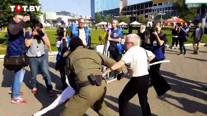 عشرات التوقيفات خلال تظاهرة للنساء في بيلاروس