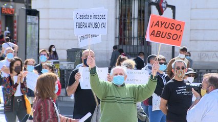 Acto de rechazo por las medias restrictivas puestas por Ayuso