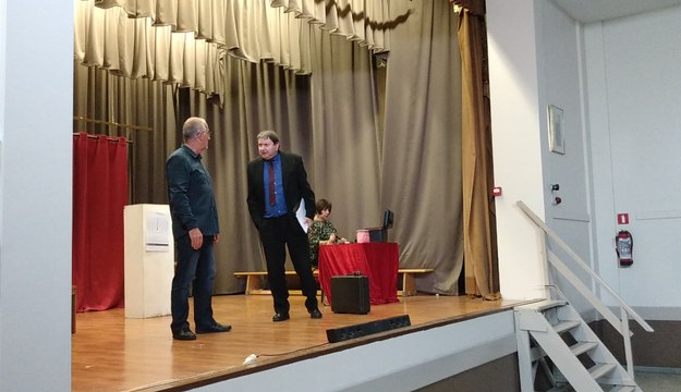 Eugies - spectacle des opposants à l'implantation de Clarebout à Frameries