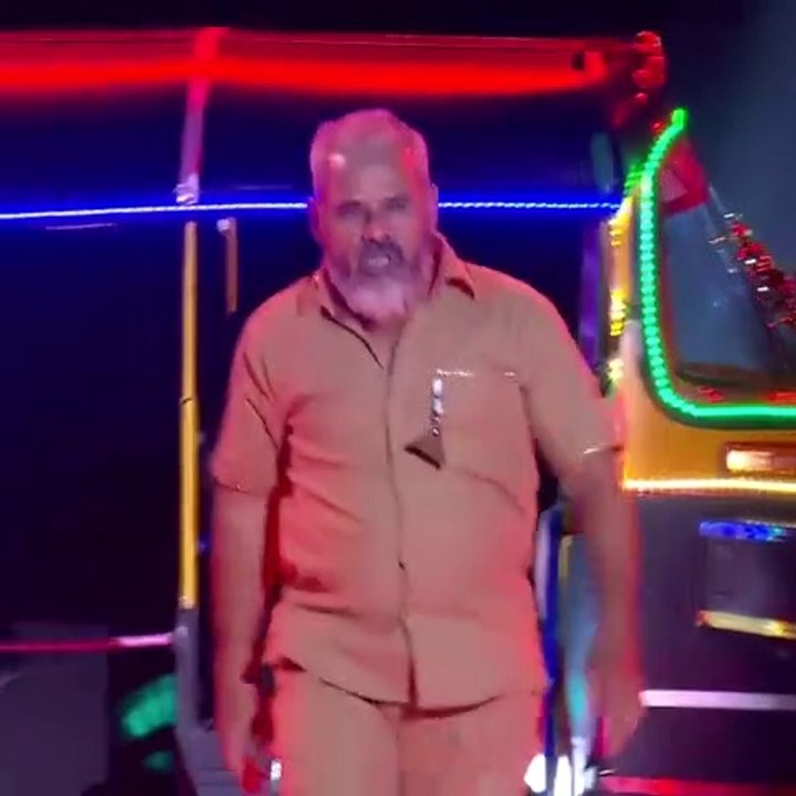 Outstanding dance performance by old man