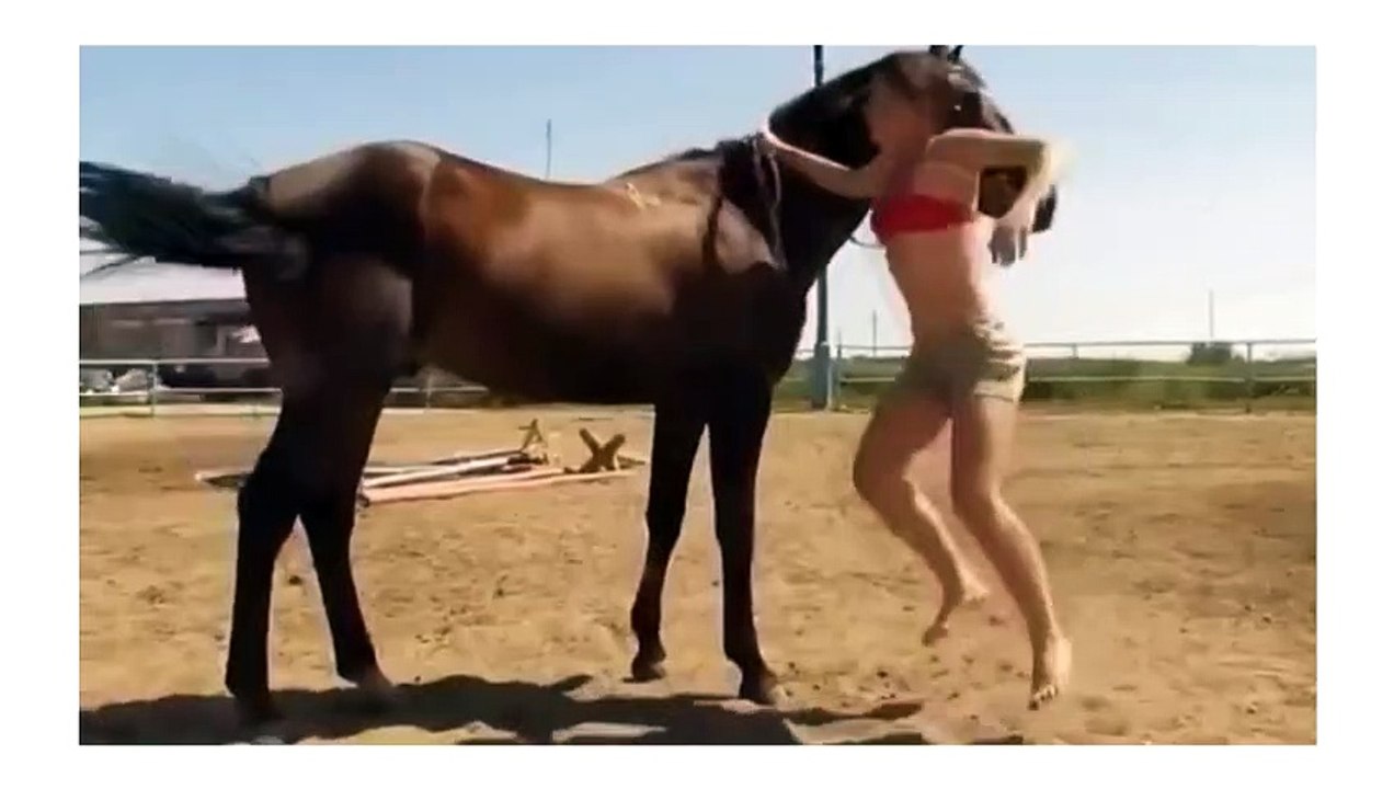 Even the horse showed it s sympathy for the girl who kust couldn't climb up