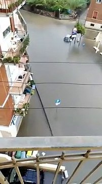 Alluvione a Nettuno, strade e auto sommerse dall'acqua