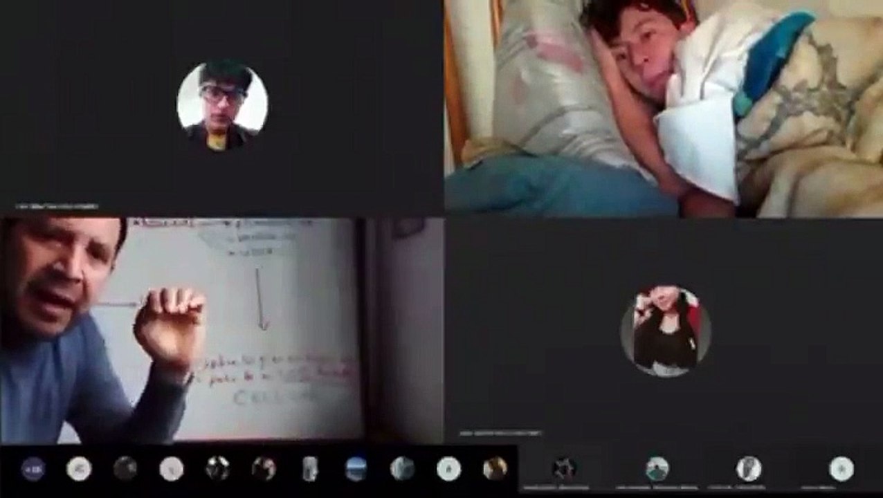 ¡Pero Sebastián! Profesor descubre a estudiante tomar la clase virtual acostado en la cama