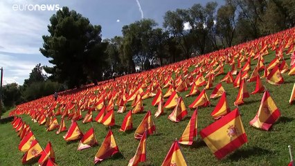 Espagne : des milliers de drapeaux en hommage aux victimes du Covid-19