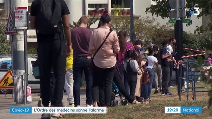 Covid-19 : se dirige-t-on vers "une épidémie généralisée", comme le redoute l’Ordre des médecins ?