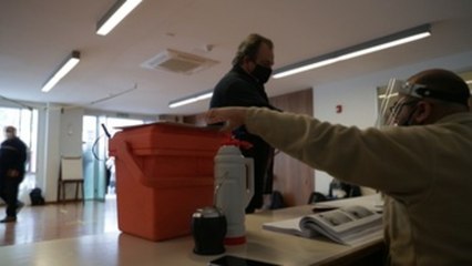 Bajo medidas sanitarias y con una calma generalizada transcurren elecciones en Uruguay