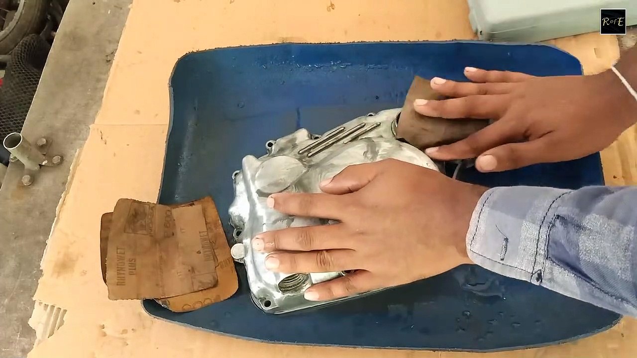 Honda CD125 Engine housing  buffing