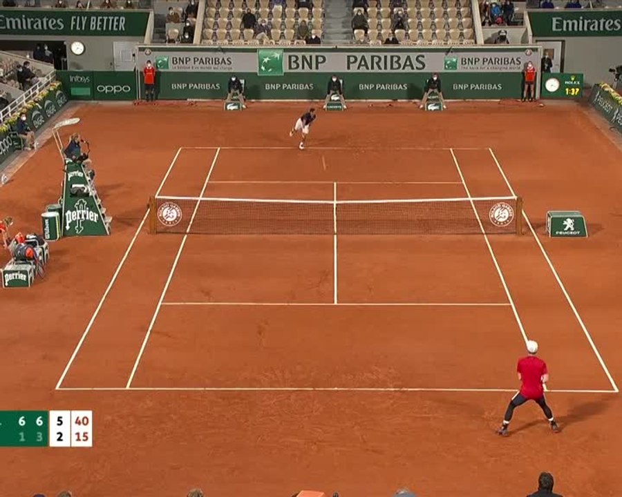 Wawrinka overwhelms Murray in French Open first round