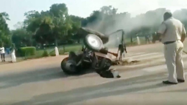 Farm Bills Protest: Congress workers put tractor on fire