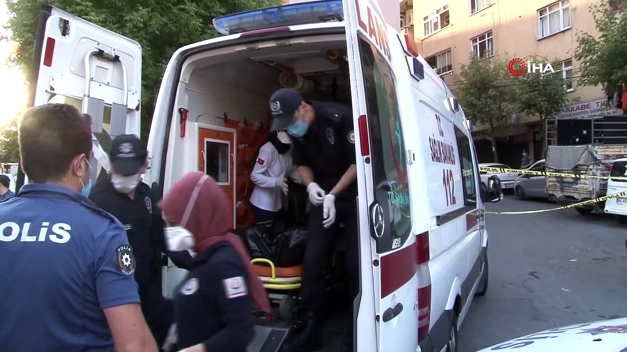 Şişli'de bir kişi börekçiden aldığı bıçakla cadde üzerinde tartıştığı kişiyi öldürdü