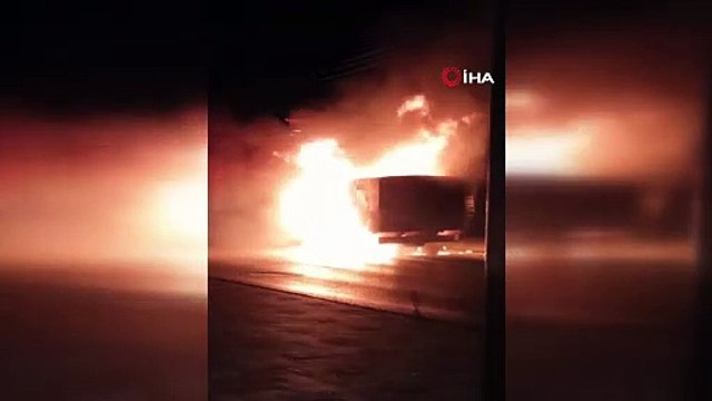 Bursa’da seyir halindeki minibüs alev alev yandı