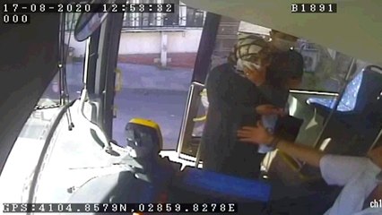 Peçeteyi maske yapmak istedi şoför kabul etmedi