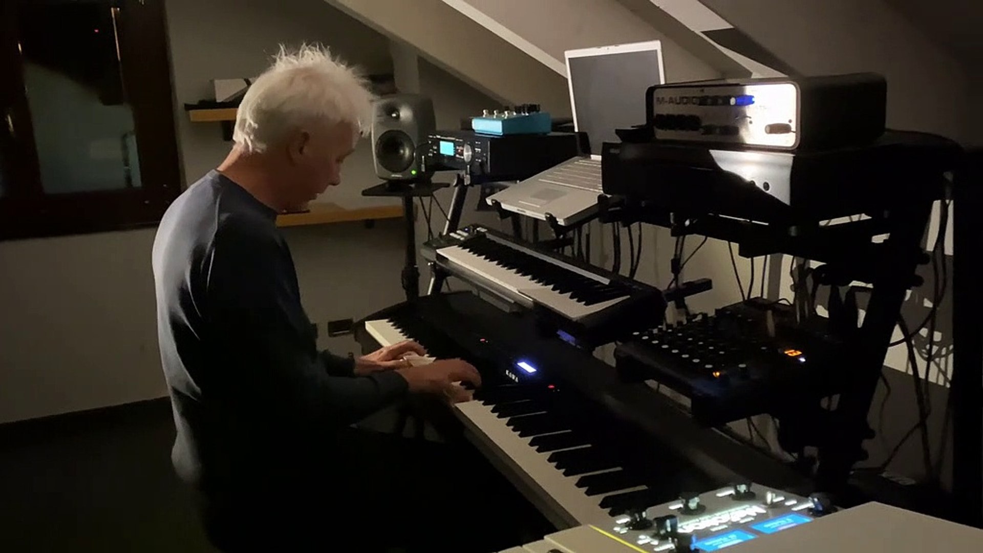 Silvio Capeccia, 'Vivo da re' dei Decibel dal vivo al pianoforte per Rockol  - Video Dailymotion