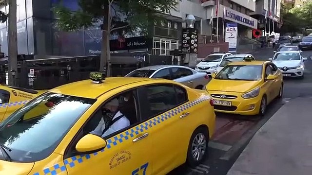 Şişli'de kaza yapan kadın sürücü şoka girdi