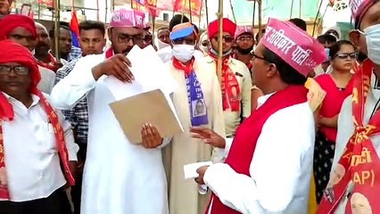 किसान विरोधी कानून और सरकारी संस्थानों के किए जा रहे निजी करण को लेकर प्रदर्शन