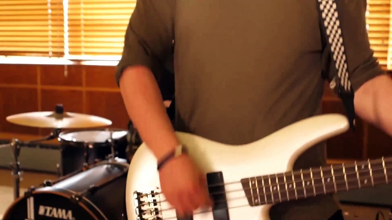 31)	Music.  Guitar Bass.  Birth Noir. Noir Et Blanc Vie. Dance et électro . Funk