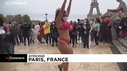 Défilé de mode "toutes tailles" au Trocadéro à Paris