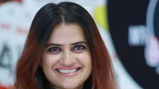 Kangana Ranaut के Anushka Sharma पर comment के बाद Sona Mohapatra ने उड़ाई खिल्ली | FilmiBeat