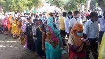 दौसाा पंचायतराज चुनाव: मतदान केन्द्रों के बाहर ग्रामीणों का लगा रहा मेला, कोरोना को लेकर नहीं दिखी सतर्कता