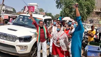 किसान बिल को लेकर कांग्रेसी कार्यकर्ताओं ने निकाला विरोध प्रदर्शन