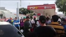 Nueva Esparta - Ciudadanos cierran vías para exigir combustible