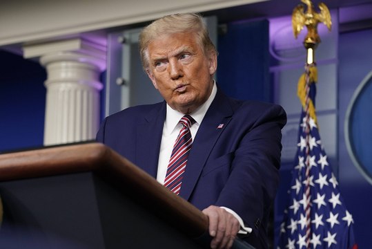 Présidentielle américaine: les révélations sur les impôts de Trump ravissent les démocrates