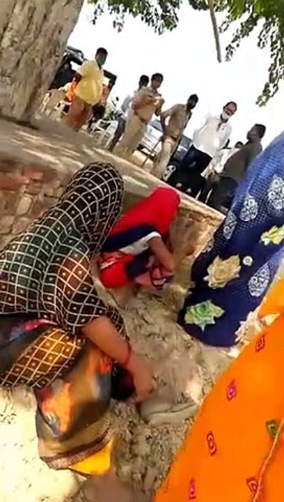 दलितों के मरघट पर दबंग ने किया कब्जा
